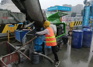 小型液壓泵送濕噴機施工現場